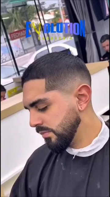 Corte degradê e barba com acabamento na Evolution